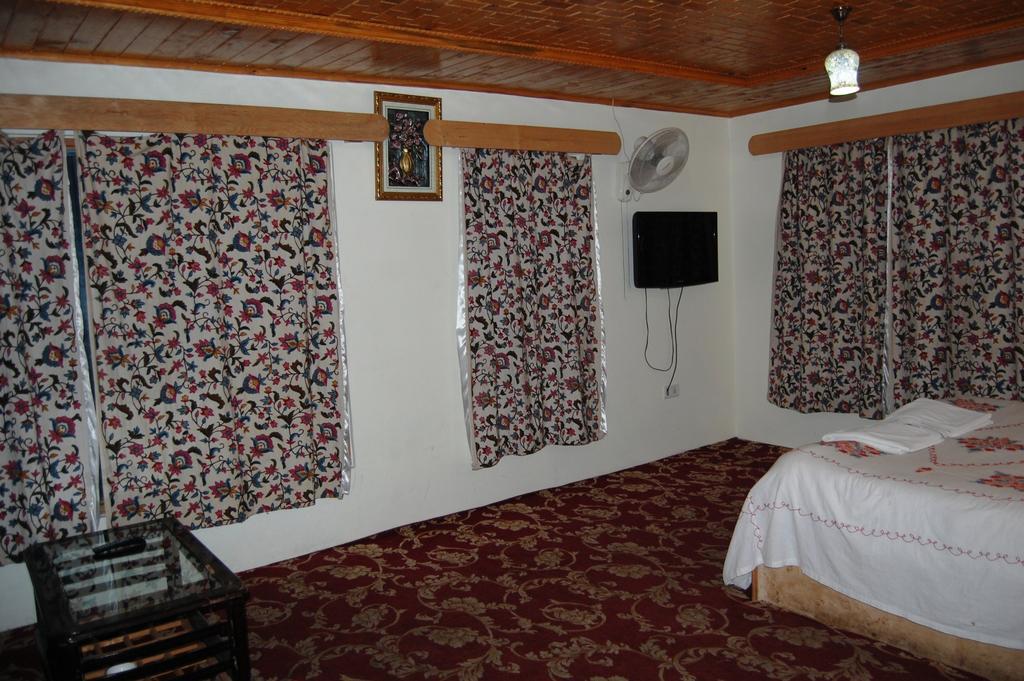 Hotel Paradise Inn Pahalgām Zimmer foto