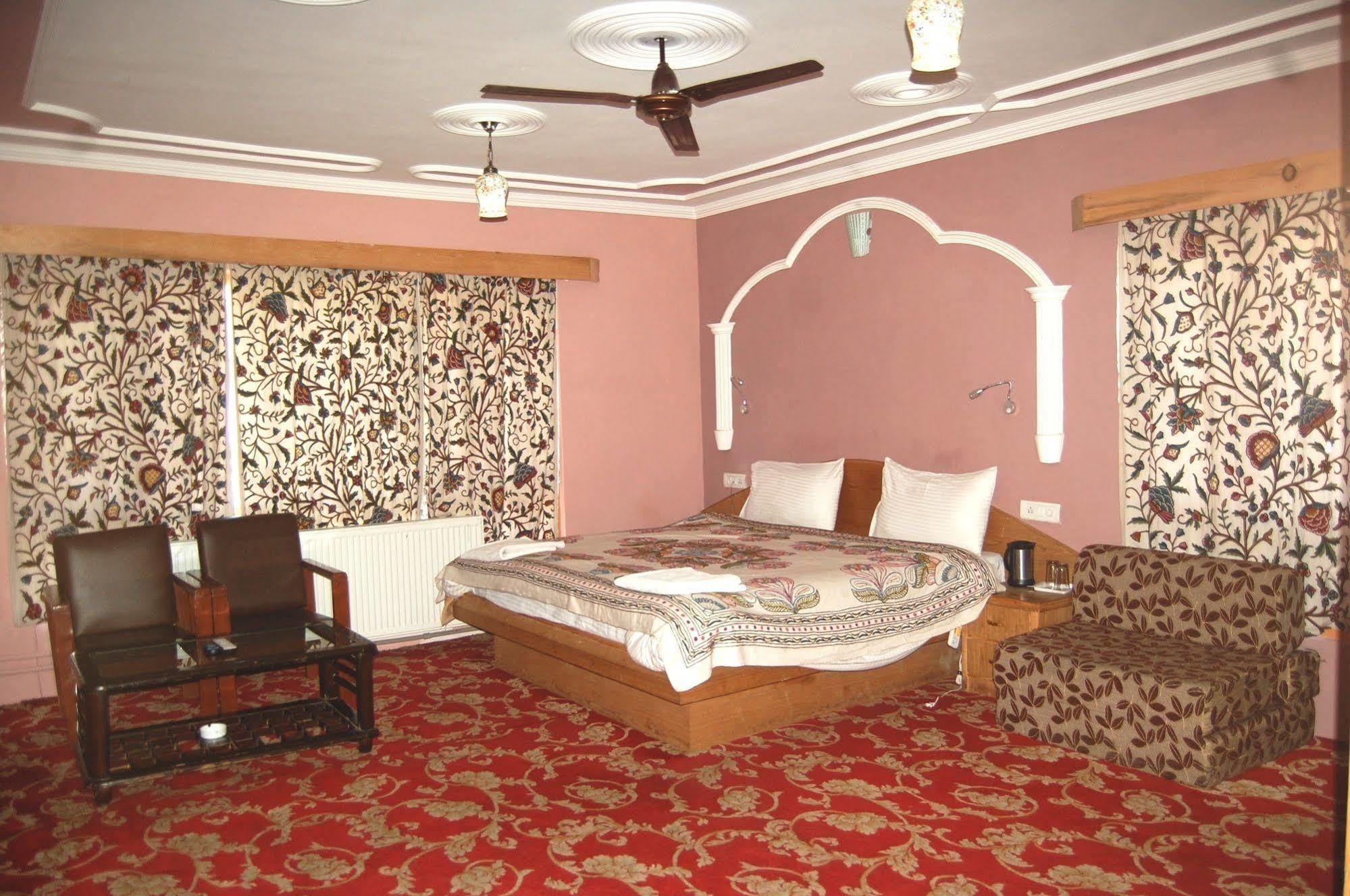 Hotel Paradise Inn Pahalgām Exterior foto
