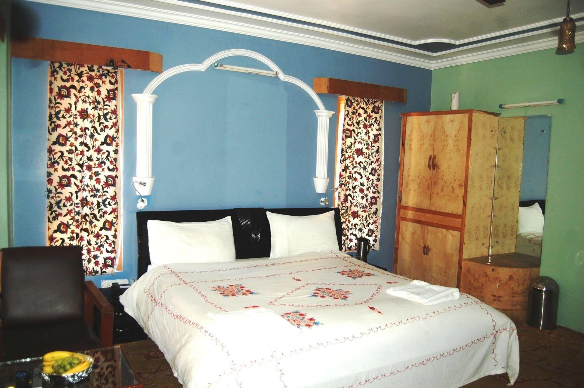 Hotel Paradise Inn Pahalgām Exterior foto